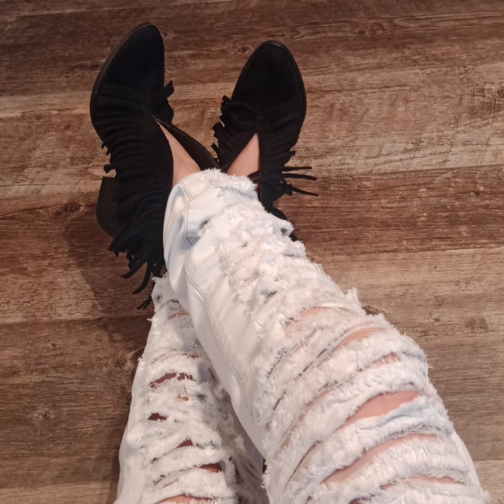 Distressed jeans - Picture 15 of 16
